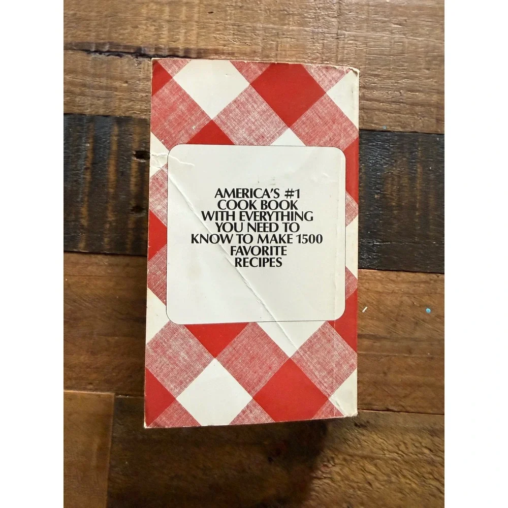 Better Homes and Gardens New Cook Book 1981 Bantam Paperback Gingham 0553148664